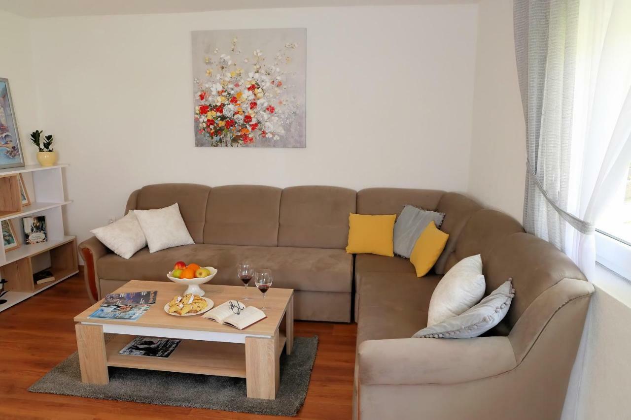 Apartman Sofia Otocac Bagian luar foto