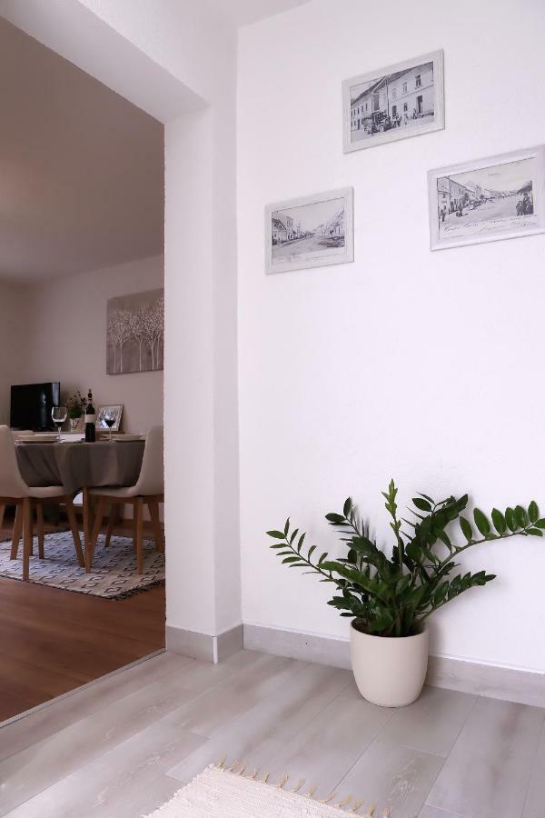 Apartman Sofia Otocac Bagian luar foto
