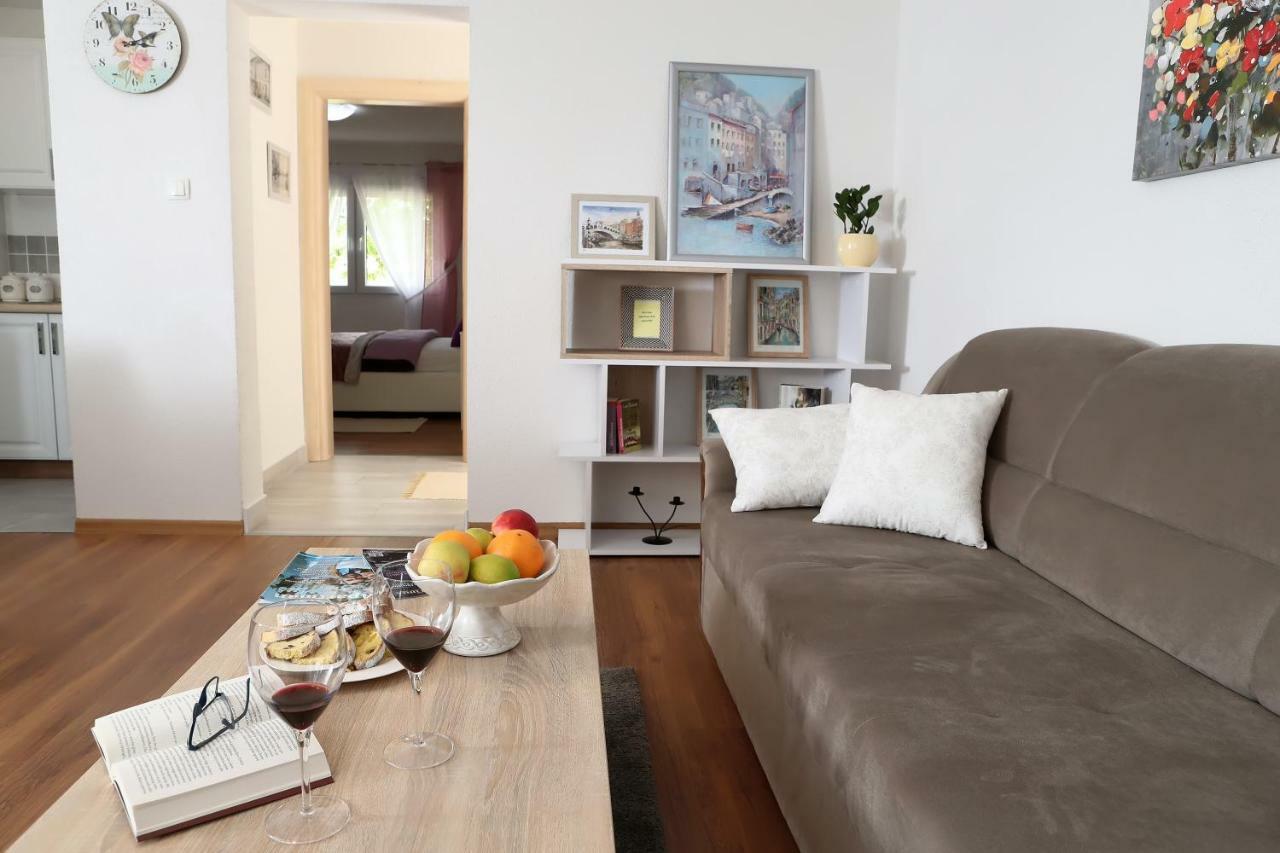 Apartman Sofia Otocac Bagian luar foto