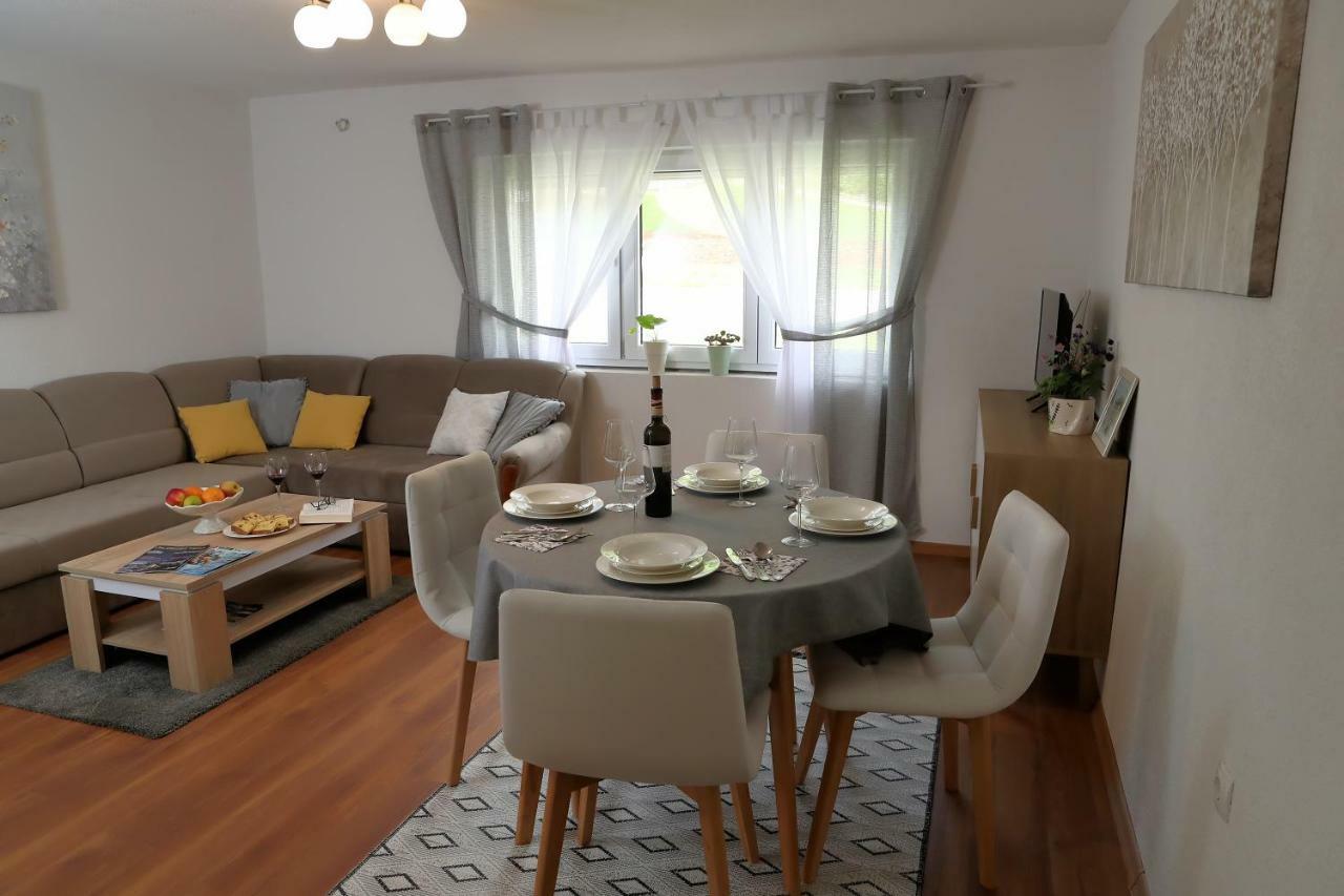 Apartman Sofia Otocac Bagian luar foto