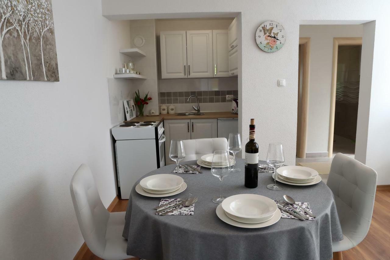 Apartman Sofia Otocac Bagian luar foto