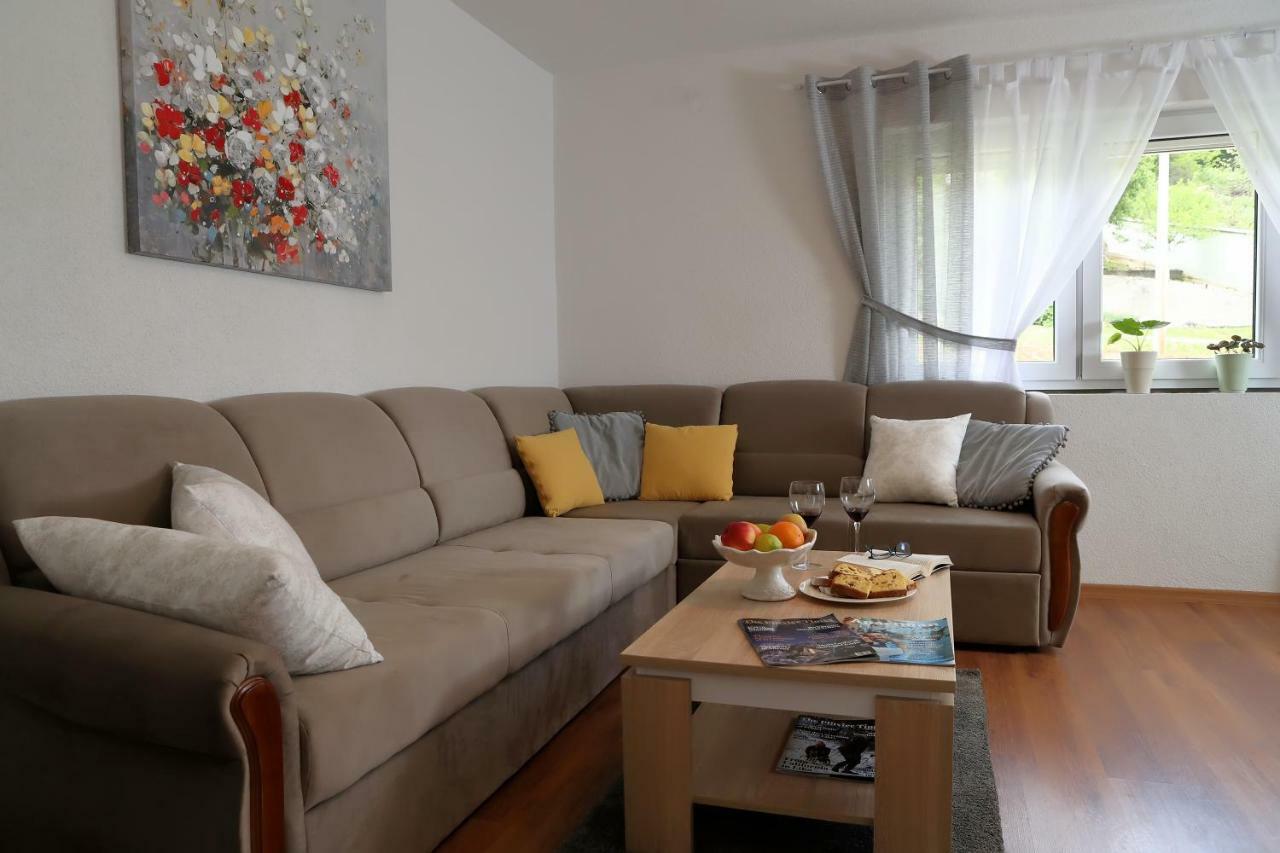 Apartman Sofia Otocac Bagian luar foto